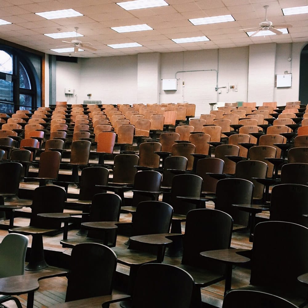 aula magna universidad para certificaciones exámenes oficiales de italiano